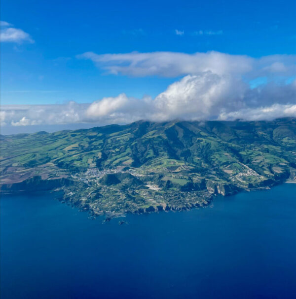 Der Vulkan Lagoa do Fogo, vom Flugzeug aus gesehen. ©Tobias Wilczek
